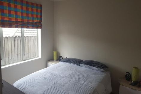 Photo of property in 10 Piper Place, Goodwood Heights, Auckland, 2105