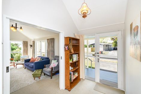 Photo of property in 2 Escort Grove, Awapuni, Palmerston North, 4412