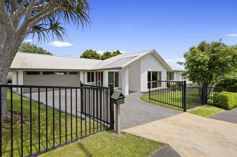 Photo of property in 1 Orlando Close, Frankleigh Park, New Plymouth, 4310
