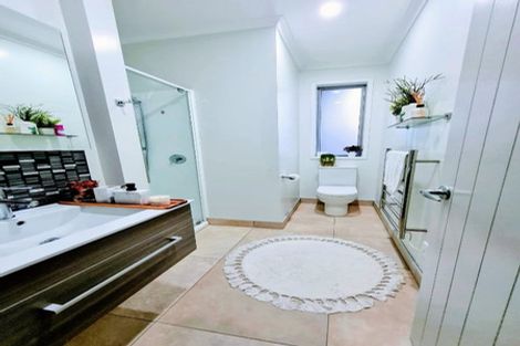 Photo of property in 23a Rena Place, West Harbour, Auckland, 0618