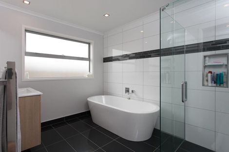 Photo of property in 11b Isobel Hodgson Drive, Cambridge, 3434