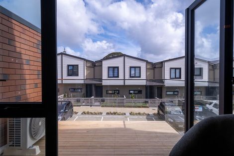 Photo of property in 28 Te Puketoka Lane, Mangere, Auckland, 2022