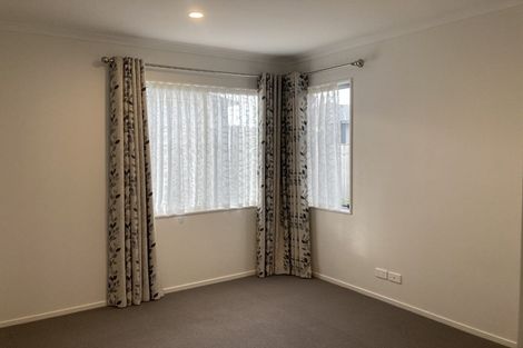 Photo of property in 37 Mettam Drive, Swanson, Auckland, 0614