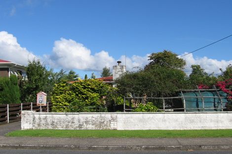 Photo of property in 14 Stokes Avenue, Te Atatu Peninsula, Auckland, 0610