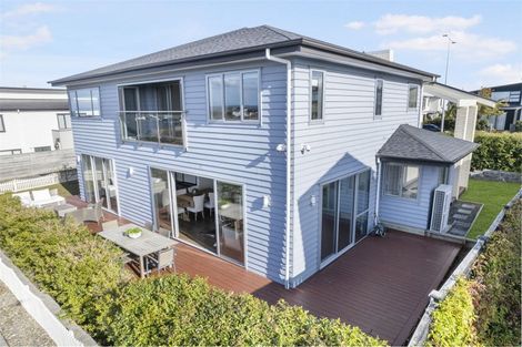 Photo of property in 33 Te Oneroa Way, Long Bay, Auckland, 0630