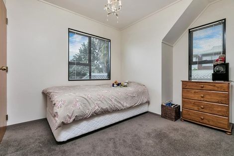 Photo of property in 1/1 Tern Place, Unsworth Heights, Auckland, 0632