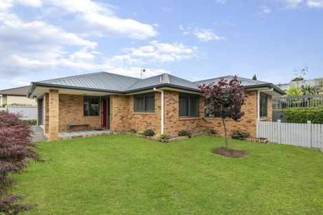 Photo of property in 16 Rosella Drive, Welcome Bay, Tauranga, 3112