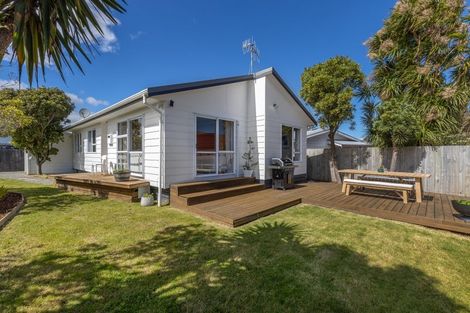 Photo of property in 73 Langdale Avenue, Paraparaumu, 5032