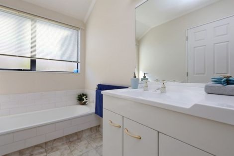 Photo of property in 34 Kensington Drive, Taradale, Napier, 4112