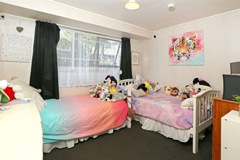 Photo of property in 1/1 Marlene Avenue, Te Atatu South, Auckland, 0610