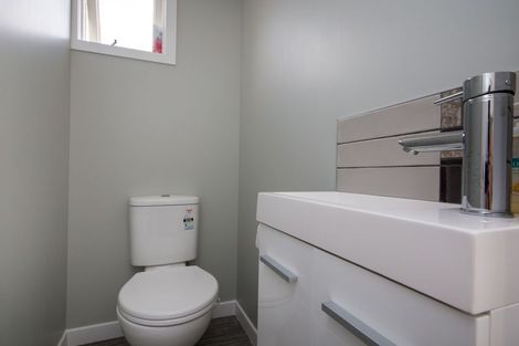 Photo of property in 25 Edgeware Road, Palmerston North, 4410