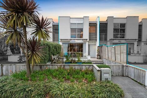 Photo of property in 16 Willow Camp Road, Takanini, 2112