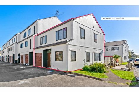 Photo of property in Lynn Park Terrace, 28/12 Ambrico Place, New Lynn, Auckland, 0600