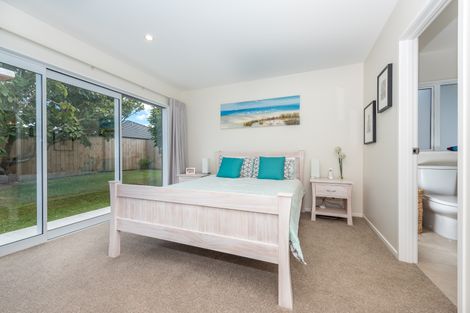 Photo of property in 6 Lockyer Road, Kumeu, 0810