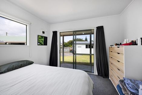 Photo of property in 23 Rospeath Crescent, Spotswood, New Plymouth, 4310