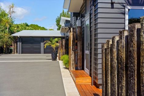 Photo of property in 36 Raukawa Road, Peka Peka, Waikanae, 5391