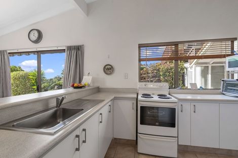 Photo of property in 1/1 Oaktree Avenue, Browns Bay, Auckland, 0630