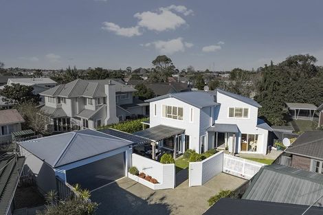Photo of property in 16a Riverlea Avenue, Pakuranga, Auckland, 2010