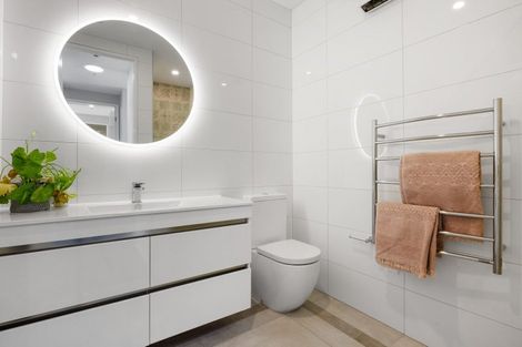 Photo of property in 203/86 Alpha Street, Cambridge, 3434