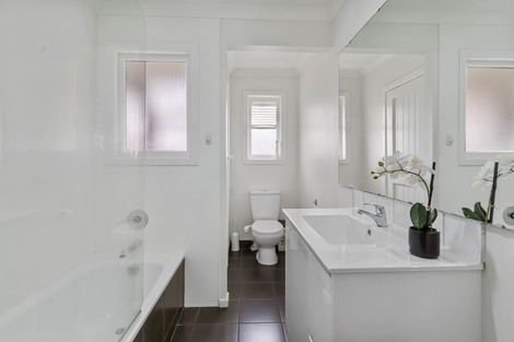 Photo of property in 1/63 Halver Road, Hillpark, Auckland, 2102