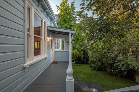 Photo of property in 8 Maritime Terrace, Birkenhead, Auckland, 0626