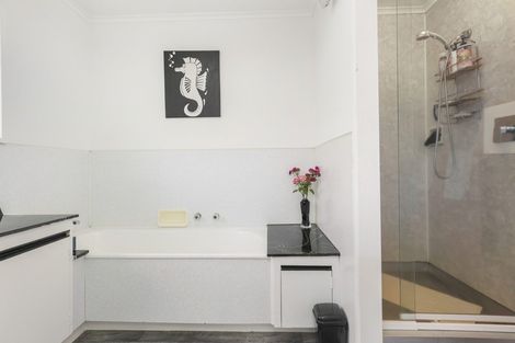 Photo of property in 102au1 Sandwich Road, St Andrews, Hamilton, 3200