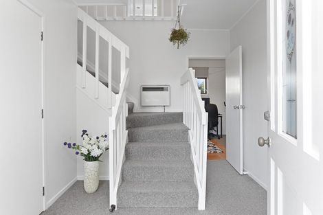 Photo of property in 2/5 Manaia Place, Mairangi Bay, Auckland, 0630