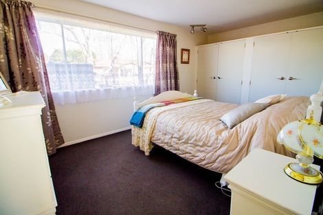 Photo of property in 2 Hughan Place, Carterton, 5713