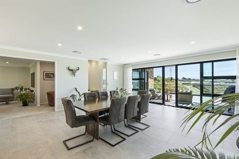 Photo of property in 51 Fernbrook Drive, Hurworth, New Plymouth, 4310