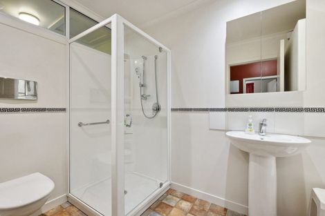 Photo of property in 6 Doon Street, Vauxhall, Dunedin, 9013