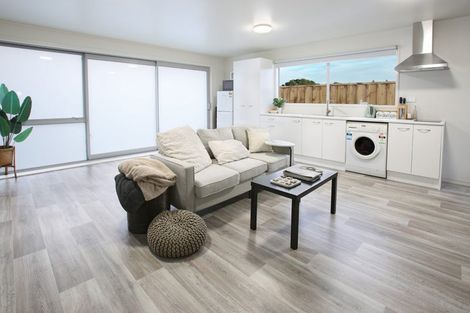 Photo of property in 5 Elliston Crescent, Stanmore Bay, Whangaparaoa, 0932