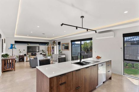 Photo of property in 15 Evelyn Crescent, Marshland, Christchurch, 8083