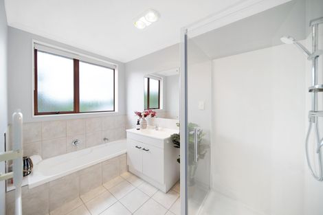 Photo of property in 13 Keri Vista Rise, Papakura, 2110