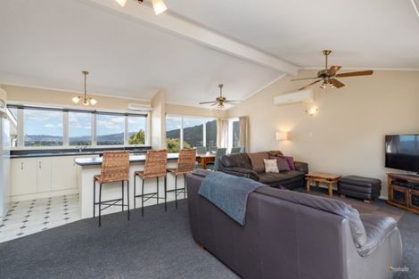 Photo of property in 19 Vista Crescent, Maoribank, Upper Hutt, 5018