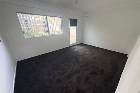 Photo of property in 1/361 Wairau Road, Totara Vale, Auckland, 0629