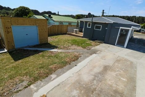 Photo of property in 6 Hennessy Street West, Foxton Beach, Foxton, 4815