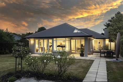 Photo of property in 72 Memorial Avenue, Ilam, Christchurch, 8053