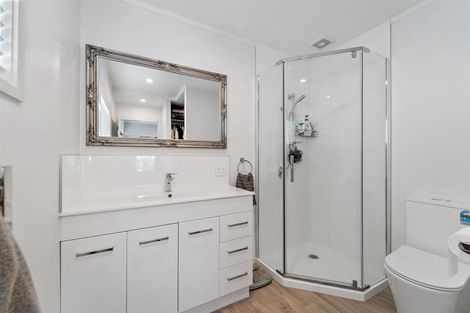 Photo of property in 9b Centreway Road, Orewa, 0931