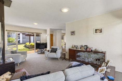 Photo of property in 30 Ganymede Place, Half Moon Bay, Auckland, 2012