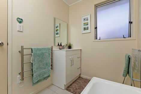 Photo of property in 7 Celina Place, Browns Bay, Auckland, 0630
