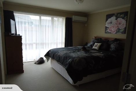 Photo of property in 35 Boston Parade, Kelvin Grove, Palmerston North, 4414