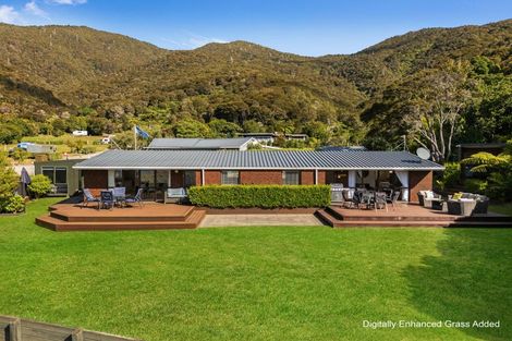 Photo of property in 1992 Queen Charlotte Drive, Momorangi Bay, Picton, 7281