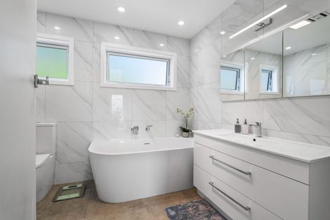 Photo of property in 52 Totara Road, Te Atatu Peninsula, Auckland, 0610