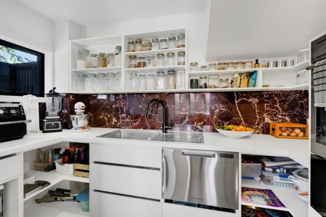 Photo of property in 12a Baring Terrace, Strandon, New Plymouth, 4312