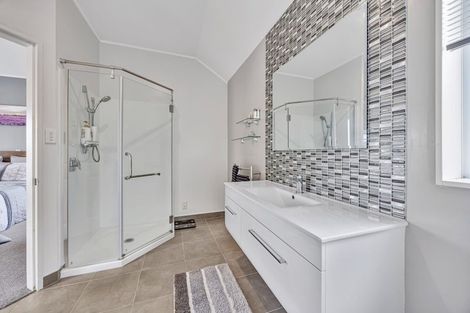 Photo of property in 6 Hanly Close, West Harbour, Auckland, 0618