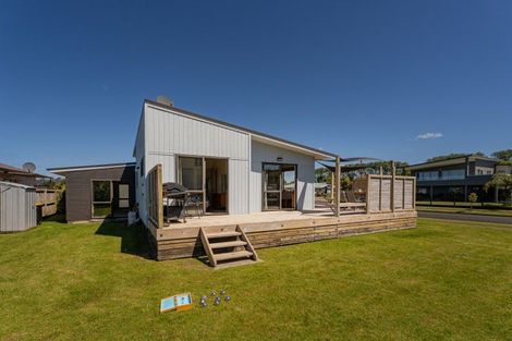 Photo of property in 15 Marlin Street, Whitianga, 3510