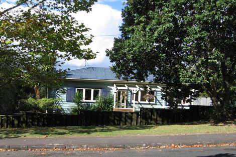 Photo of property in 24 Cleve Road, Green Bay, Auckland, 0604