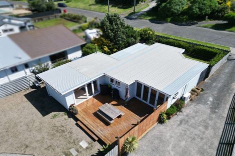 Photo of property in 14 Carthew Terrace, Foxton Beach, Foxton, 4815