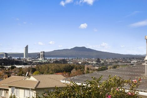 Photo of property in 2/45 Monarch Avenue, Hillcrest, Auckland, 0627