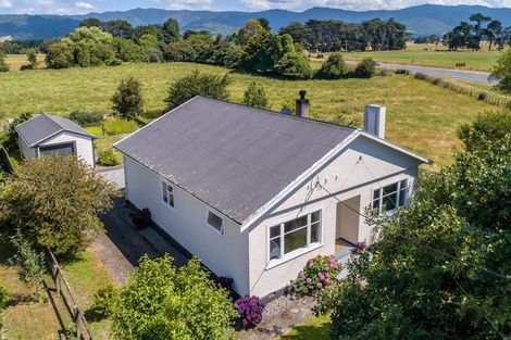 Photo of property in 4 South Featherston Road, South Featherston, Featherston, 5771